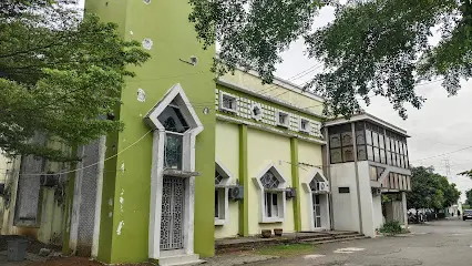 Gambar Halaman Masjid Imam Syafii Kota Serang