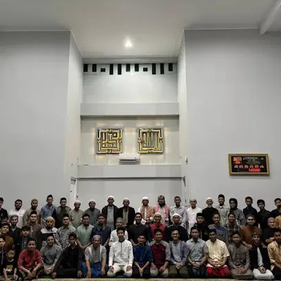 logo masjid daarul ayman citraland serang